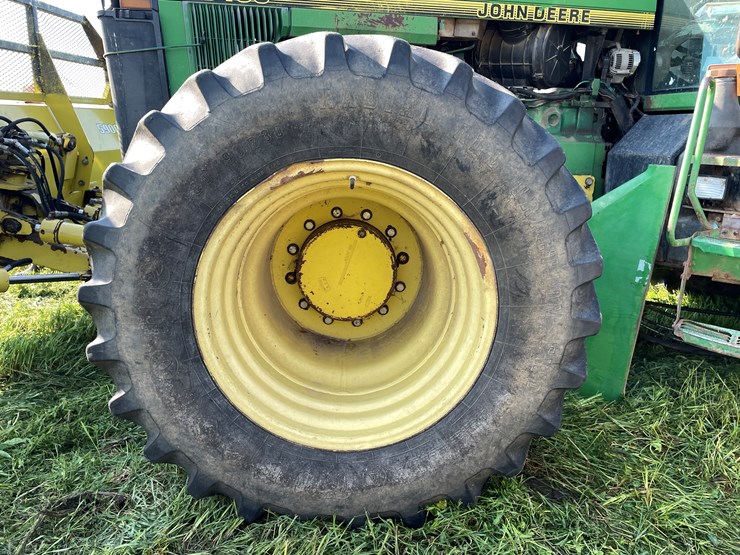 john-deere-8400-image-32