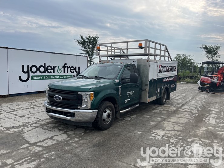 2017-ford-f350-sd-image-1