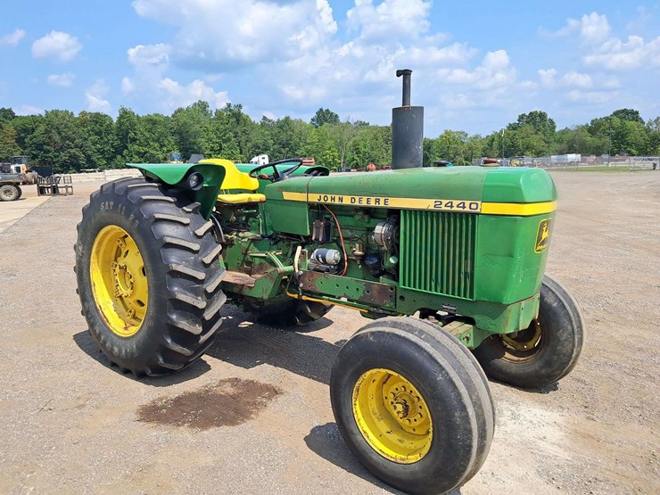 1979-john-deere-2440-image-2