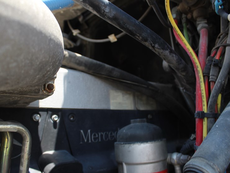 2005-freightliner-columbia-112-image-21