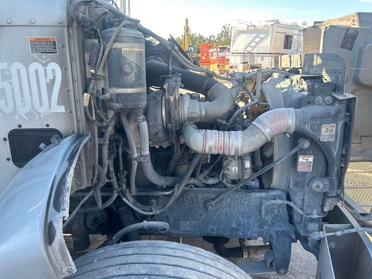 2012-peterbilt-337-image-25