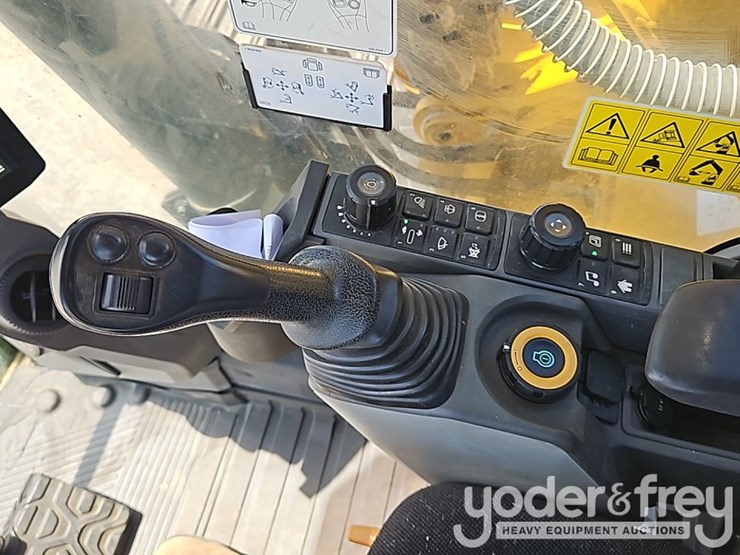 2022-caterpillar-320-image-41