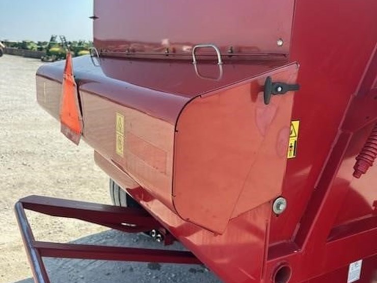 new-holland-roll-belt-560-image-19
