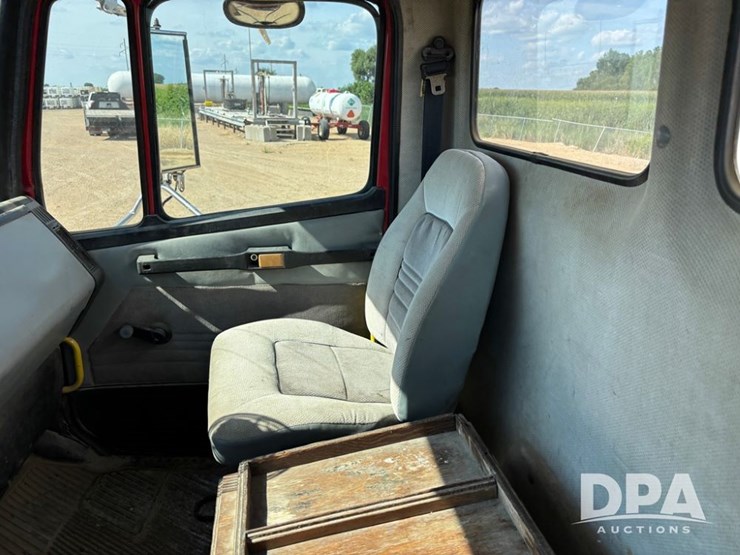 1995-freightliner-fl80-image-75