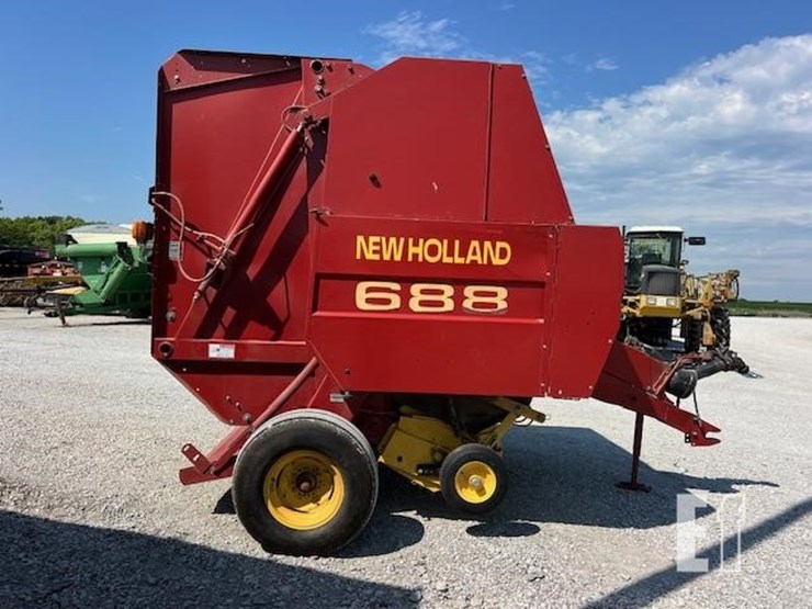 new-holland-688-image-3