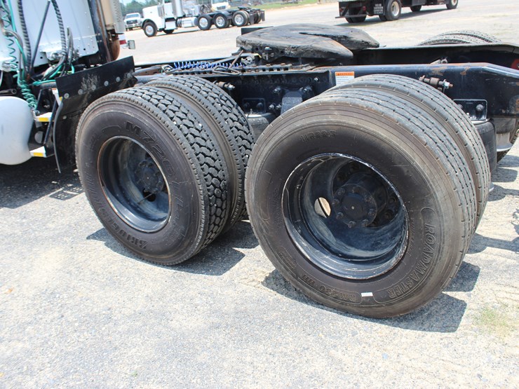 2005-freightliner-columbia-112-image-7