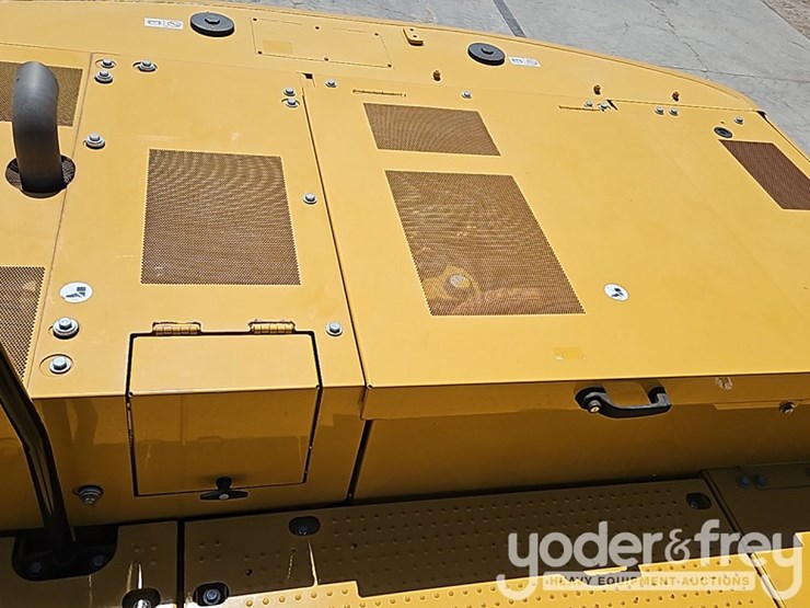 2022-caterpillar-320-image-35