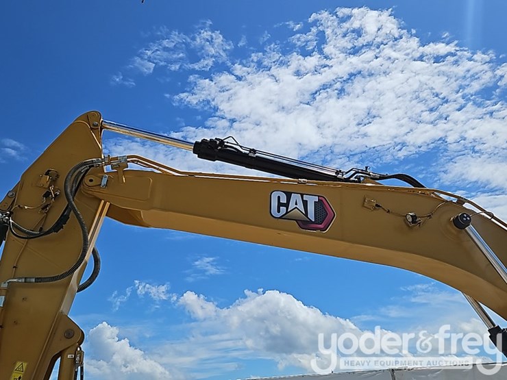 2022-caterpillar-320-image-18