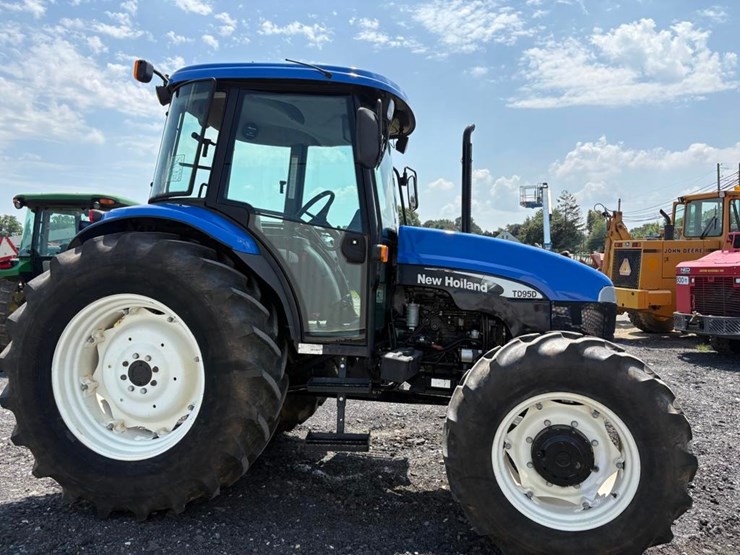 2006-new-holland-td95d-image-35