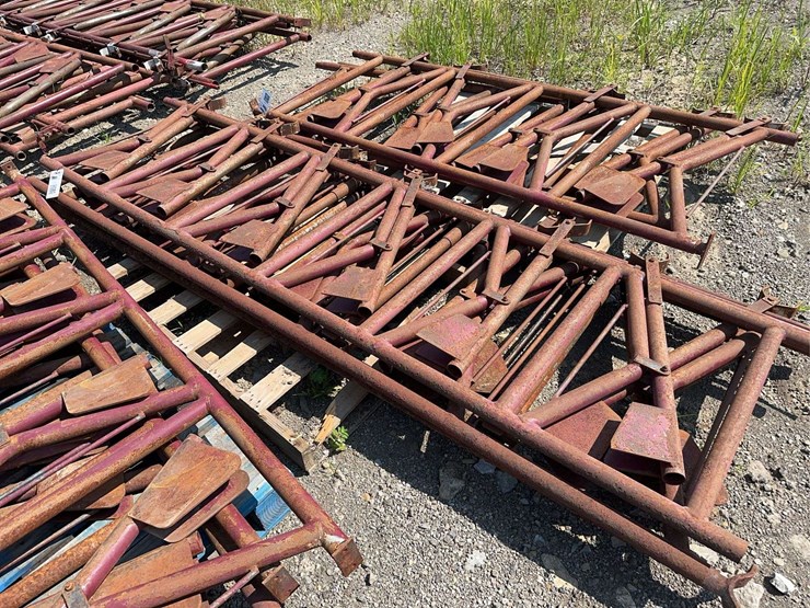 pallet-of-(3)-cattle-headlocks-image-4