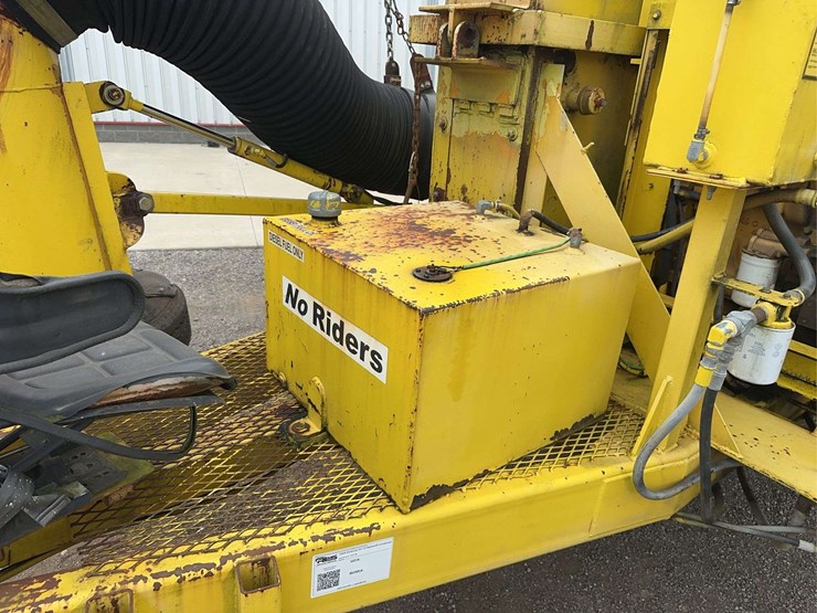 2009-dinkmar-sc-25-muleself-contained-leaf-vac-image-28