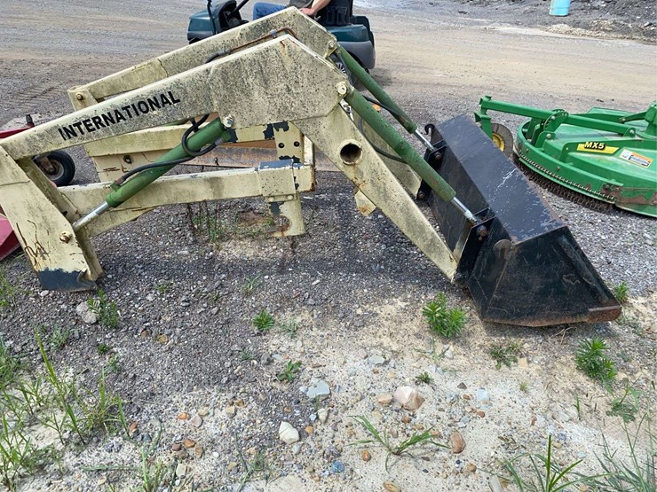 late-70's-allied-390-loader-attachment-image-3