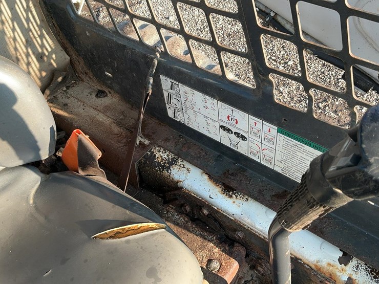 2004-bobcat-t190-image-44