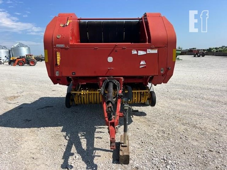 new-holland-br770a-image-8