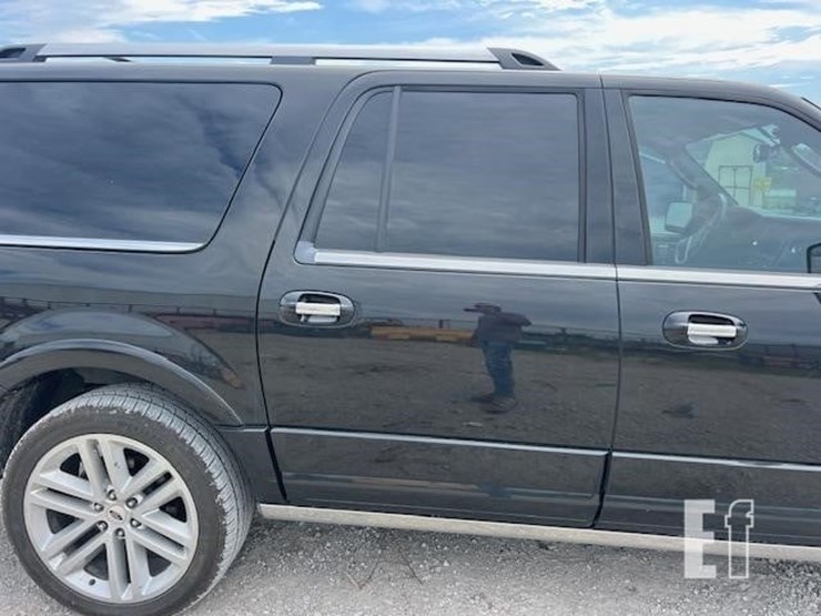 2015-ford-expedition-platinum-image-12