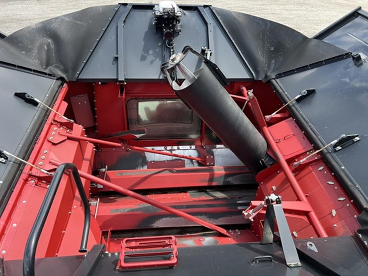 2023-case-ih-8250-image-37