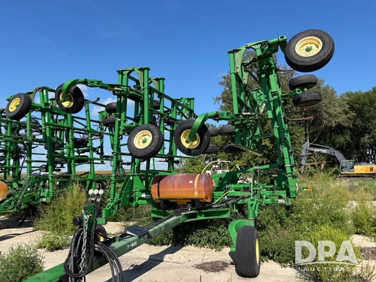 john-deere-2410-image-2