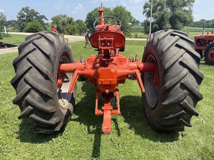 allis-chalmers-d17-tractor-image-5