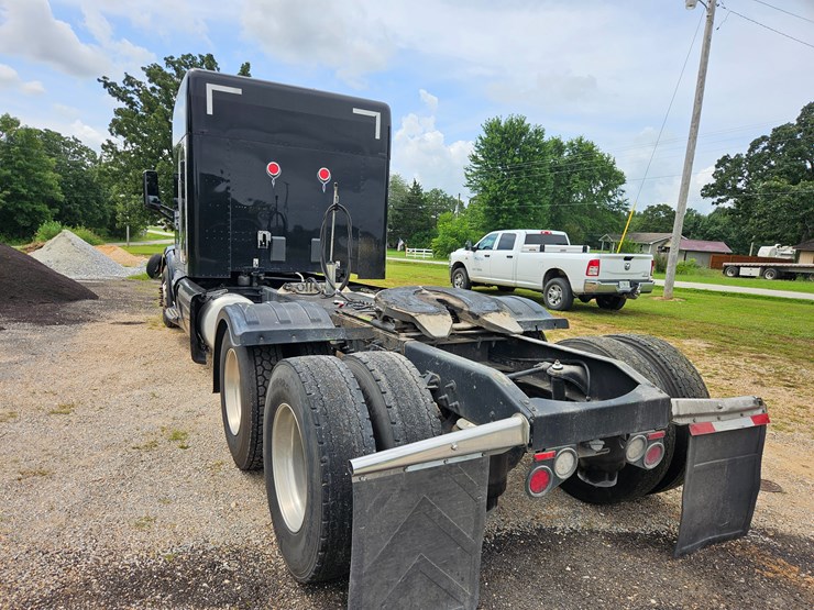 2018-peterbilt-579-image-17