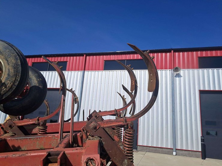 krauss-4500-15-shank-chisel-plow-image-6