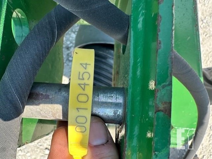 2010-john-deere-285-image-13