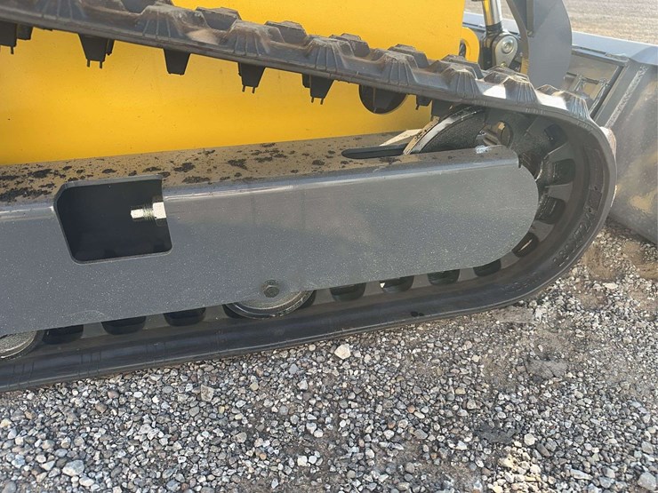 2025-land-hero-mini-stand-on-skid-loader-image-11