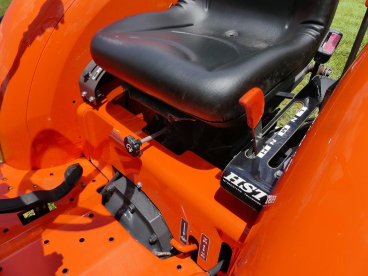 2018-kubota-l4701-image-12