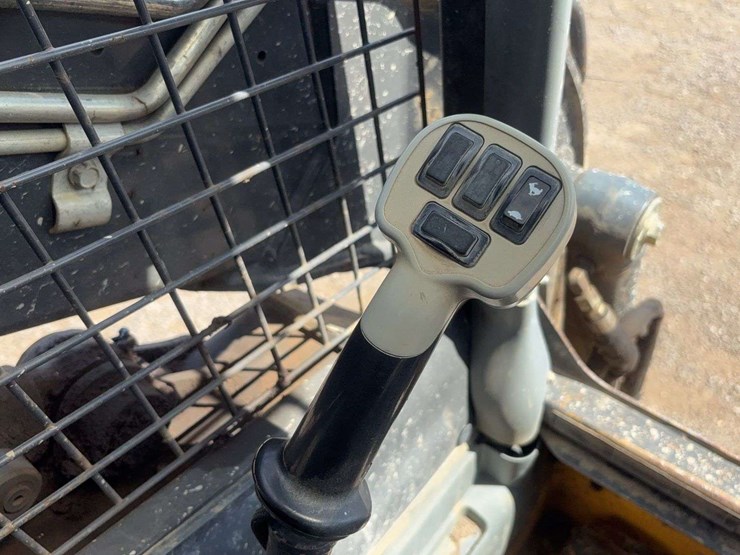 new-holland-c232-image-35