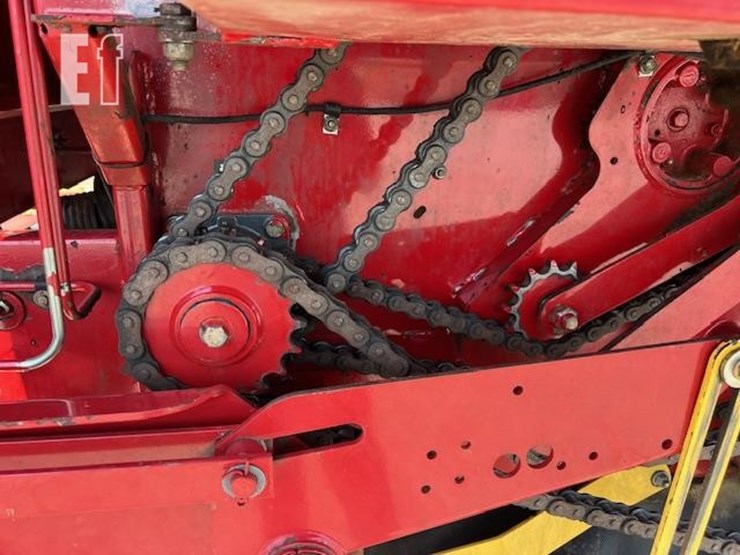 new-holland-br770a-image-26