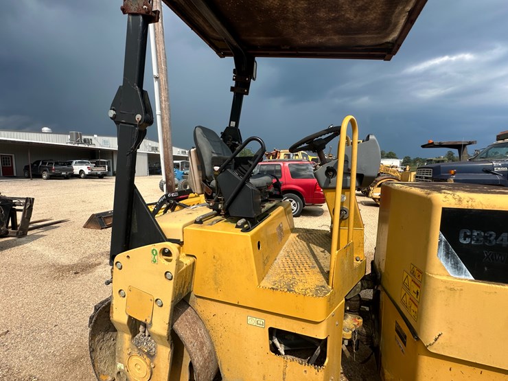 caterpillar-cb34xw-image-12