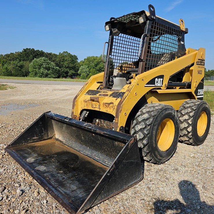 2004 CATERPILLAR 236B