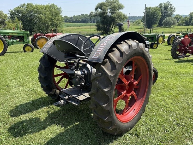 case-cc-tractor-image-4