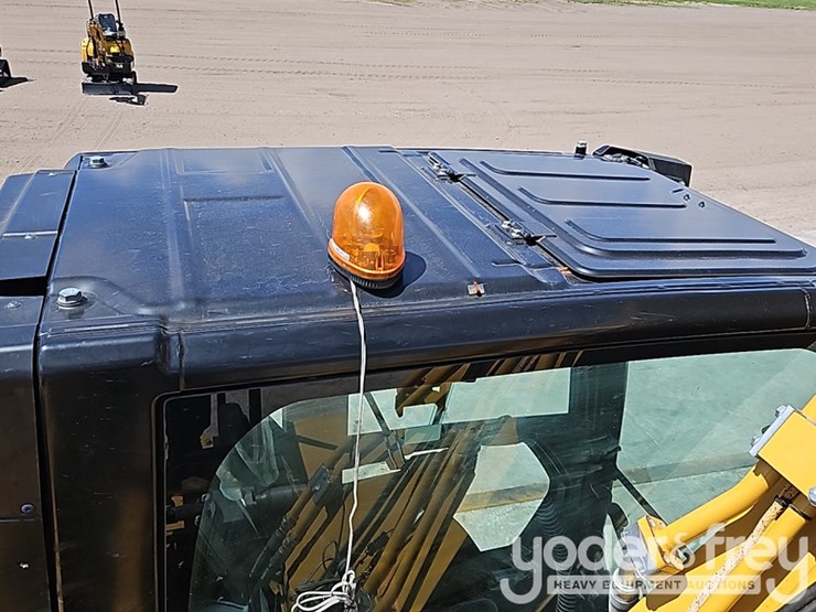 2022-caterpillar-320-image-34