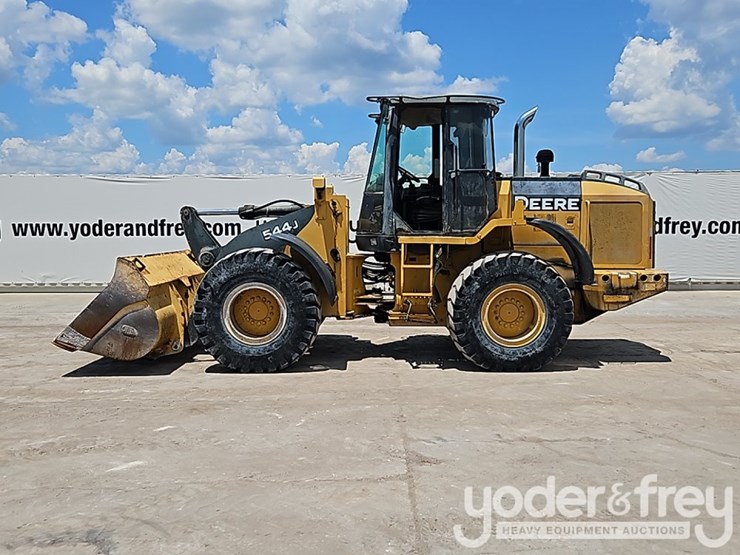 2005-deere-544j-image-3