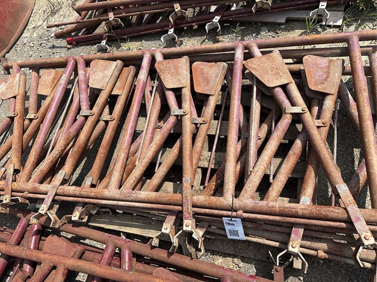 pallet-of-(3)-cattle-headlocks-image-4