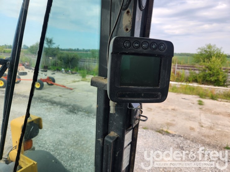2010-deere-644k-image-35
