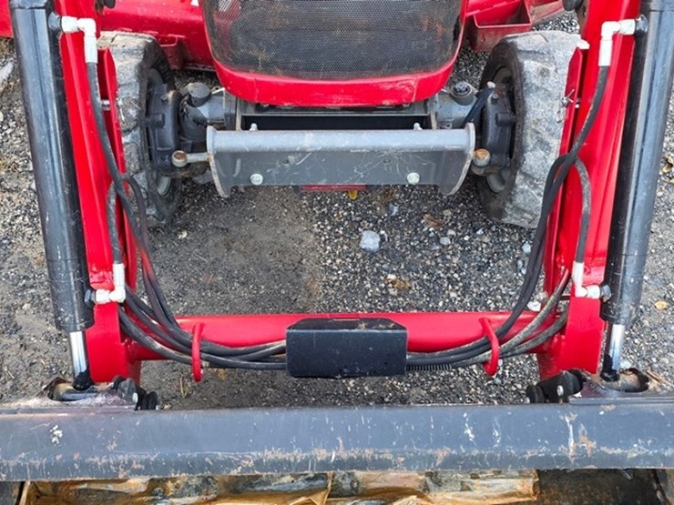 2017-massey-ferguson-gc1705-image-25
