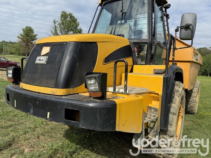2005-jcb-718-image-28