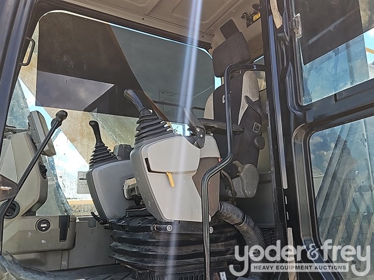 2017-caterpillar-336fl-image-40
