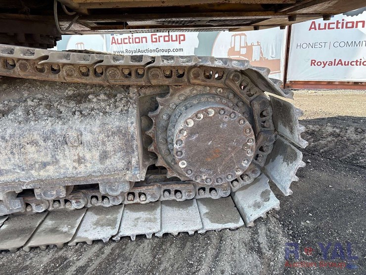 2013-deere-350g-lc-image-11