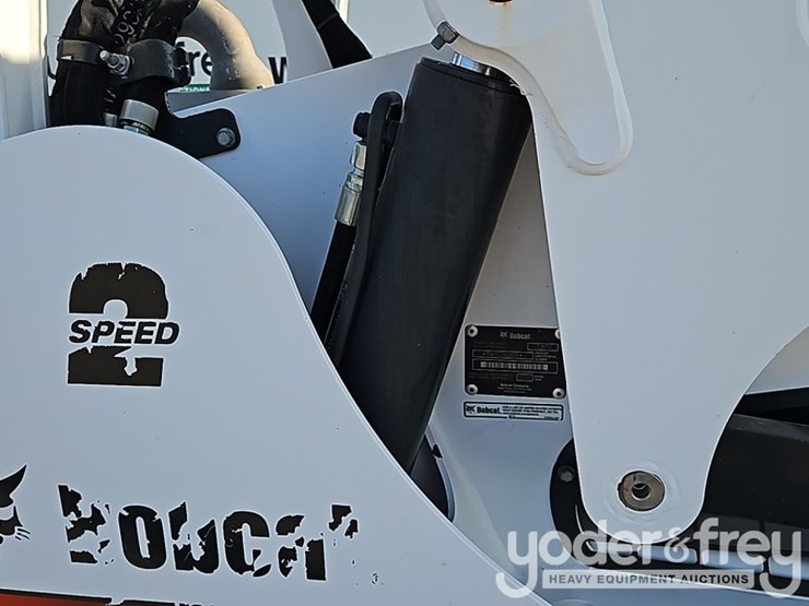 2022-bobcat-t870-image-12