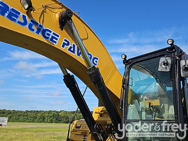 2015-caterpillar-329fl-image-17