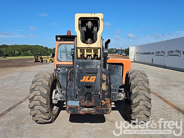 2018-jlg-1055-image-18