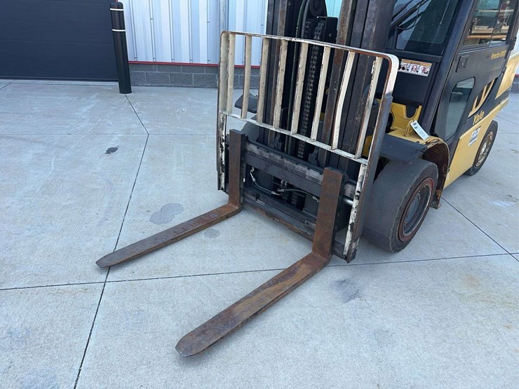 2013-yale-gip080-forklift-image-9