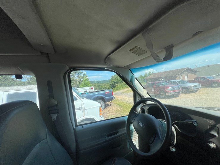 2003-ford-e350-image-17