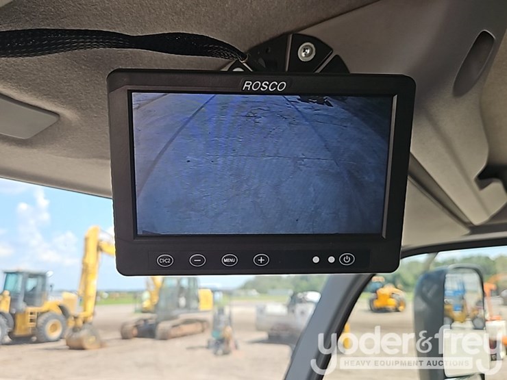 2019-hino-195-image-38