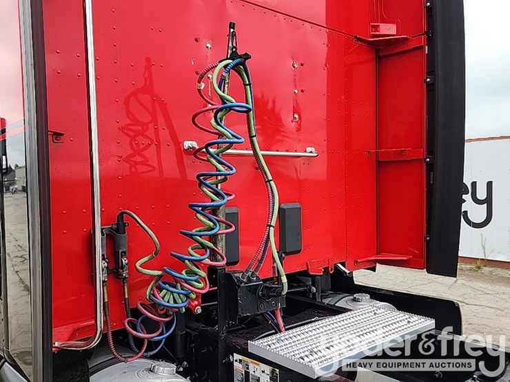 2018-kenworth-t680-image-22