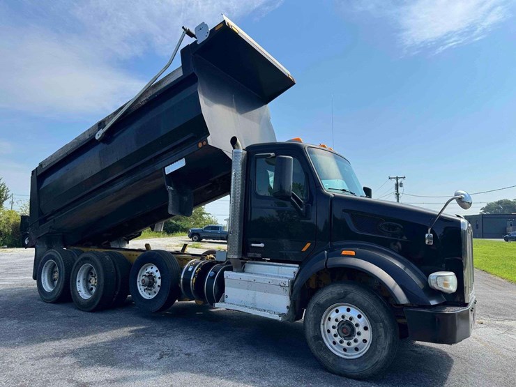 2016-peterbilt-567-image-3