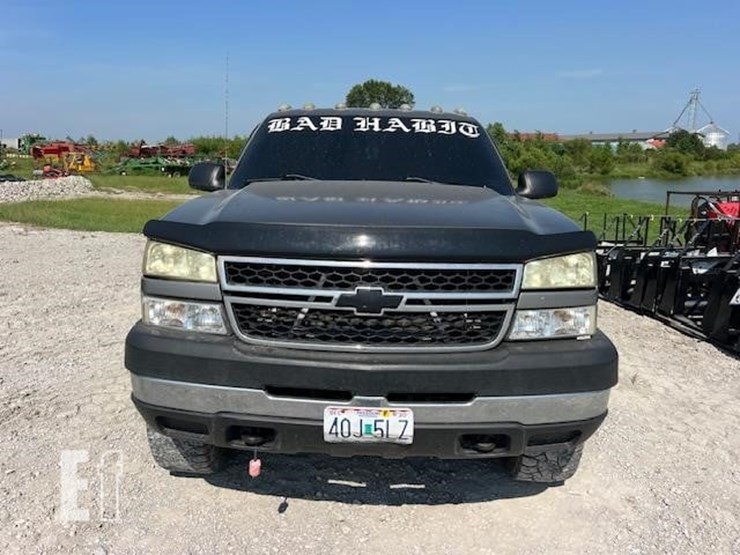 2006-chevrolet-silverado-2500hd-image-4