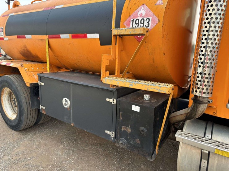 1999-kenworth-t300-image-15